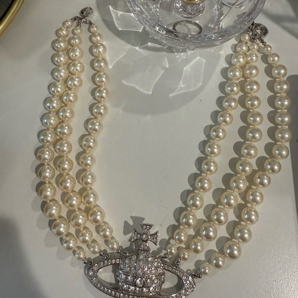 Vivienne Westwood Pearl and Silver Necklace - Picture 2 of 4